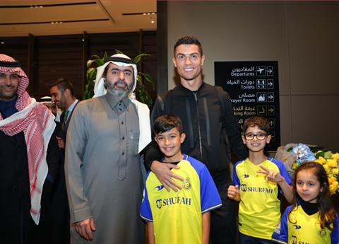 HLV Xavi cảnh báo Ronaldo về sự khắc nghiệt tại Saudi Arabia