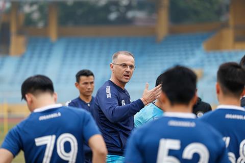 CLB Hà Nội tập buổi đầu tiên cùng tân HLV Bandovic 