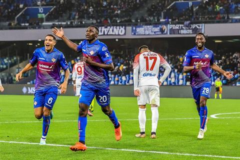 Napoli bị đội bét bảng Serie A đá đít khỏi Coppa Italia