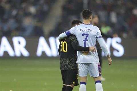 Ronaldo gửi lời nhắn đặc biệt đến Messi sau trận chia tay Argentina