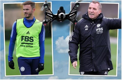 Cầu thủ và ban huấn luyện Leicester tức giận vì bị quay lén