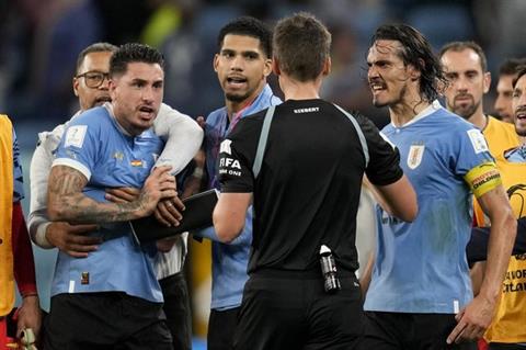 FIFA trừng phạt Cavani và cầu thủ Uruguay sau sự cố ở World Cup 2022