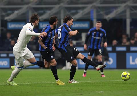 Cựu cầu thủ MU đưa Inter Milan vào bán kết Coppa Italia
