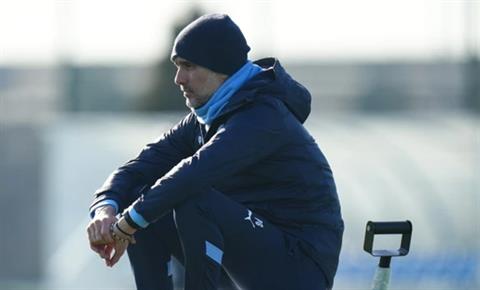 Pep Guardiola mệt mỏi trong buổi tập mới nhất của Man City