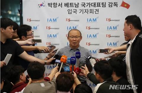 Báo Malaysia tiết lộ tình tiết mới về phi vụ đàm phán với HLV Park Hang Seo