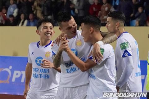 Niềm vui ngắn ngủi của Hồng Duy và Hữu Tuấn trong ngày đối đấu HAGL
