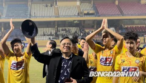 Suýt thắng Hà Nội, CLB Thanh Hoá được bầu Đoan thưởng nóng ngay trên sân