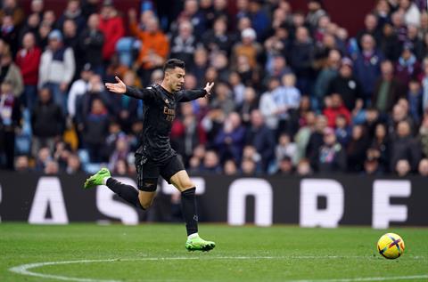 Martinelli ăn mừng trước khi ghi bàn quyết định cho Arsenal
