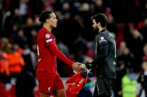 Virgil Van Dijk bị chỉ trích dữ dội sau thất bại trước Real Madrid