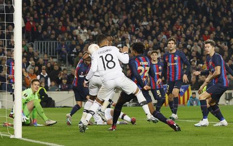 Barca công bố đội hình đối đầu với MU