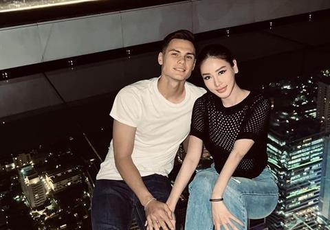Sao Việt kiều Adriano Schmidt khoe người yêu là chị em với Ngọc Trinh