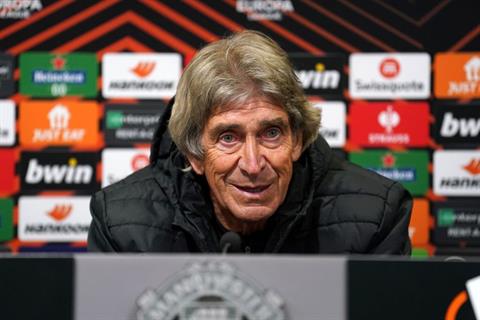 HLV Real Betis bị sốc khi chứng kiến trận thảm bại của MU