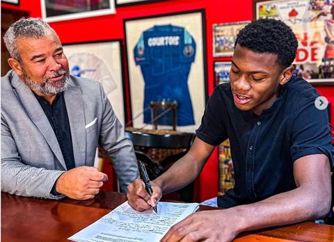 Chelsea có thêm tân binh ngoài mùa chuyển nhượng 