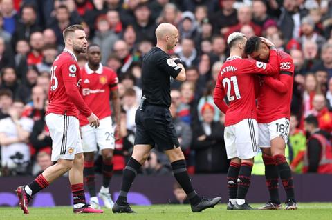 David de Gea phản ứng thế nào với chiếc thẻ đỏ của Casemiro?