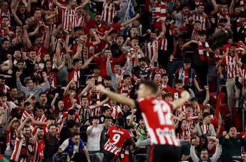CĐV Bilbao khiến Barca bẽ mặt vì vụ hối lộ trọng tài 