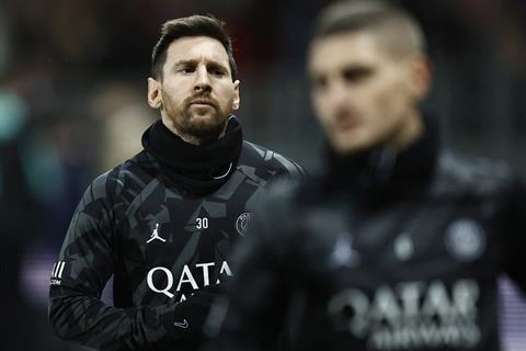 Tin bóng đá sáng 4/4: Phản ứng của Messi khi bị la ó
