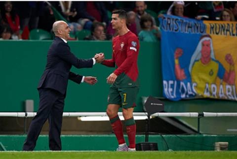 Tân HLV Roberto Martinez nói gì về cú đúp của Ronaldo?