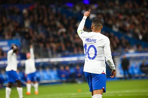 Mbappe vượt thành tích ghi bàn của Benzema cho đội tuyển Pháp 