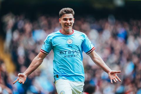 Real Madrid chuyển hướng sang Julian Alvarez nếu thương vụ Mbappe đổ bể