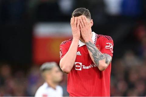 Erik ten Hag giải thích lý do loại bỏ Wout Weghorst