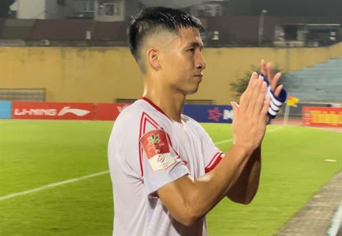 VIDEO: Bùi Tiến Dũng được CĐV Viettel động viên sau trận