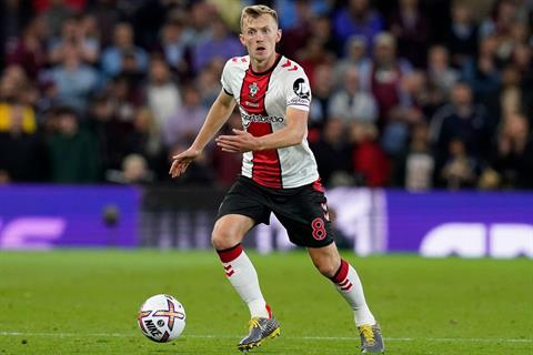 MU thừa nước đục thả câu vụ James Ward-Prowse