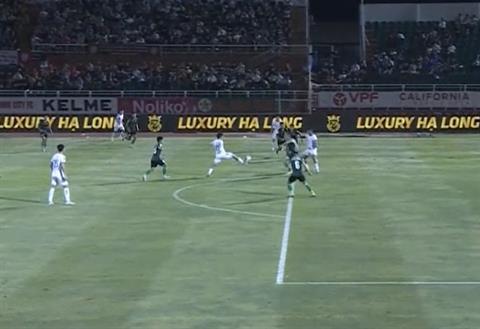 CLB Hà Nội phối hợp đẹp mắt ghi bàn thắng vào lưới TP.HCM FC