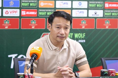 HLV Vũ Hồng Việt: Nguyên Mạnh phải uống thuốc giảm đau thi đấu