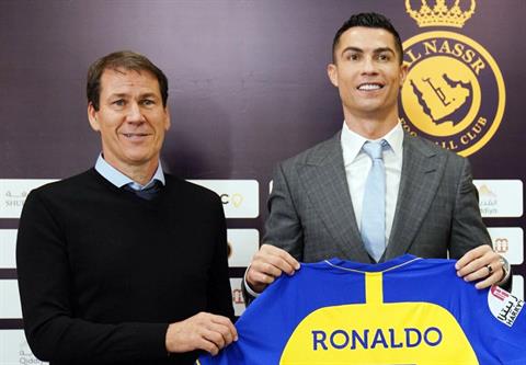 Mâu thuẫn với Ronaldo, HLV Al Nassr bị sa thải