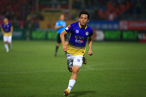 Văn Quyết đánh dấu cột mốc 100 bàn thắng tại V.League