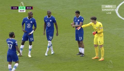 Kepa chỉ đạo chiến thuật cho hàng thủ Chelsea 