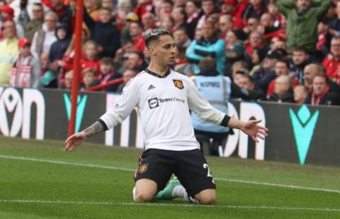 Antony được đưa lên mây sau trận thắng Nottingham Forest