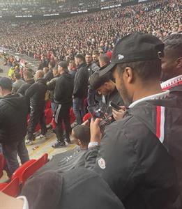 Độc lạ fan Man United: Cắt tóc ngay lúc đội nhà đá bán kết cúp FA