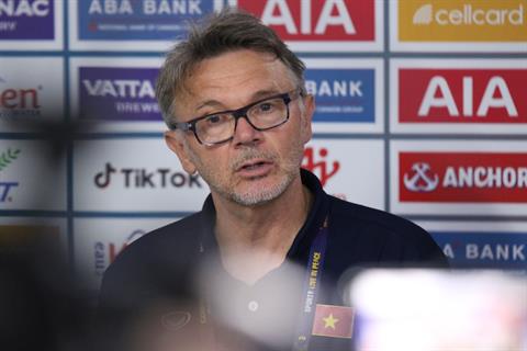 HLV Troussier: Các cầu thủ Việt Nam cần tin tưởng vào lối chơi mới 