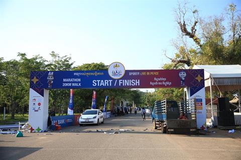 Chiêm ngưỡng cung đường marathon bên trong kỳ quan Angkor Wat của Campuchia