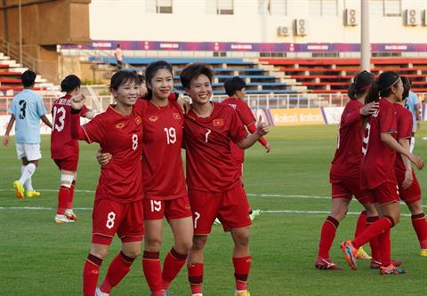 Thanh Nhã tỏa sáng sau sai lầm của thủ môn Myanmar