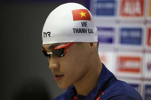 Hoàng tử ếch Thanh Bảo tặng HCV cho bà nội