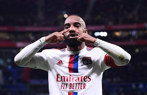 Alexandre Lacazette ghi 4 bàn giúp Lyon ngược dòng khó tin