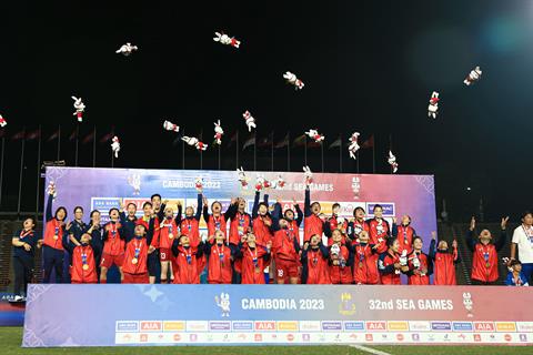 Tuyển nữ Việt Nam nhận thưởng khủng sau tấm HCV SEA Games 32