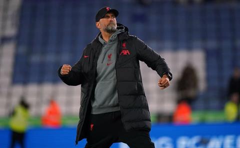 Neville: Klopp đã gửi một thông điệp cảnh báo cho MU và Newcastle