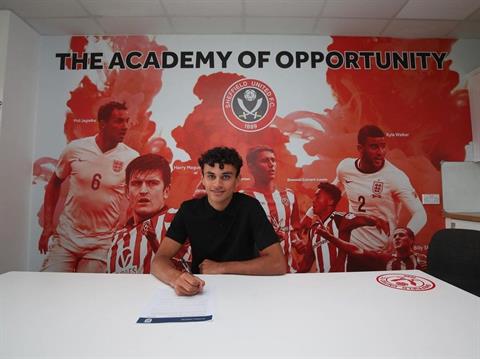 Con trai Ryan Giggs rời MU tới Sheffield United