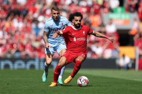 Liverpool may mắn khi có 1 điểm trước Aston Villa