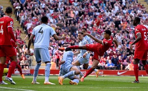 Liverpool khiếu nại trọng tài sau trận hòa Aston Villa