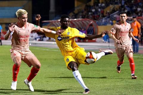 Video: SLNA mất oan bàn thắng vào lưới CA Hà Nội?