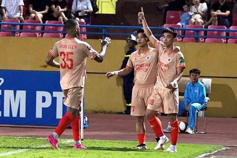 Video: Lê Văn Đô lập siêu phẩm gỡ hòa cho CA Hà Nội trước SLNA