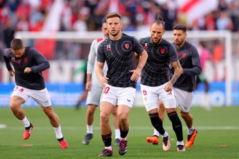 Sevilla nguy cơ bán cả đội hình vì khó khăn tài chính