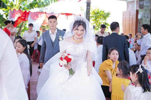 Chia tay sân cỏ, tuyển thủ nữ Việt Nam kết hôn với tiền vệ Hải Phòng FC