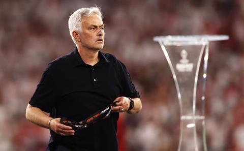 Thua chung kết C2, Mourinho không đảm bảo ở lại Roma