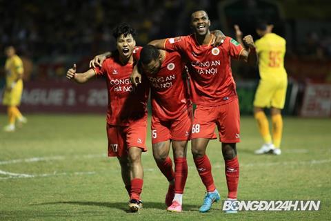 CLB Công an Hà Nội ghi bàn gỡ hòa sau khi Nam Định mất Nguyên Mạnh