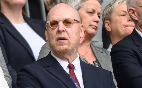 Avram Glazer tuyên bố không bán Man United